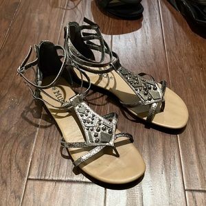 Mudd size 10 grey gladiator sandals.